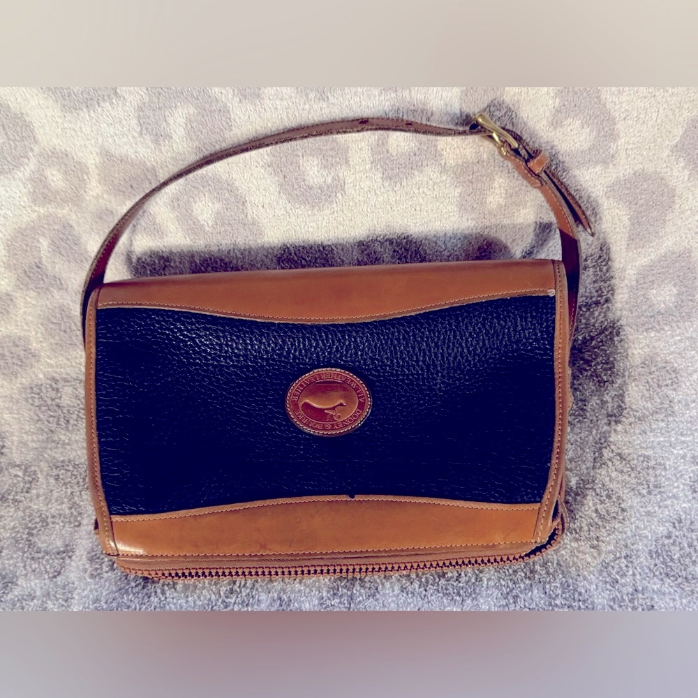 ✨ Dooney & Burke Vintage Dark Green & Tan Leather Shoulder Bag. Good Preloved ✨ - Picture 3 of 8